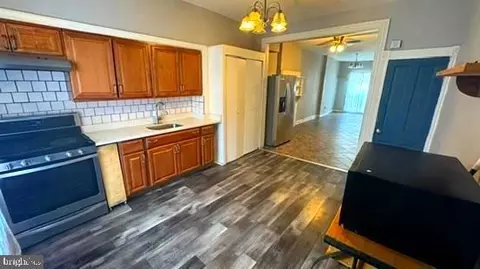 Entry Way - 425 Streeper St N, Baltimore, MD 21224 photo 3 of 16