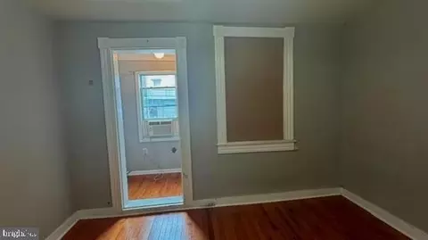 Entry Way - 425 Streeper St N, Baltimore, MD 21224 photo 11 of 16