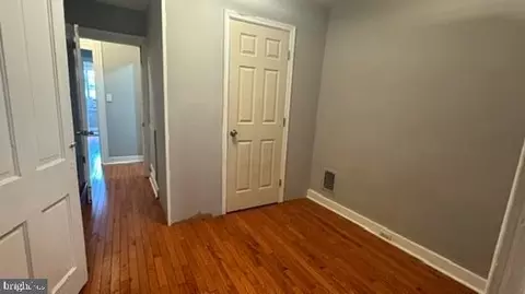 Entry Way - 425 Streeper St N, Baltimore, MD 21224 photo 9 of 16