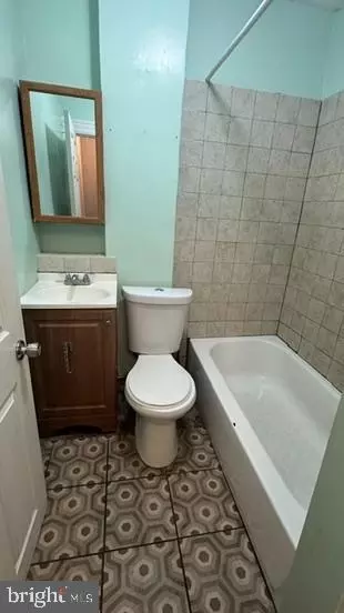 Entry Way - 425 Streeper St N, Baltimore, MD 21224 photo 12 of 16