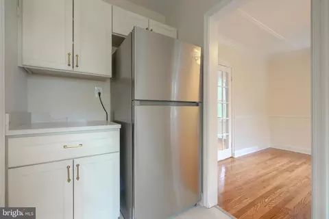 Entry Way - 3723 Frankford Ave, Baltimore, MD 21206 photo 2 of 5