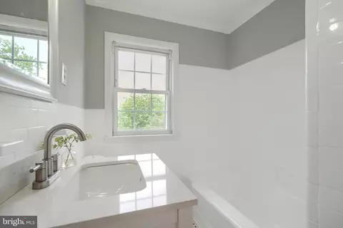 Bath - 3723 Frankford Ave, Baltimore, MD 21206 photo 4 of 5