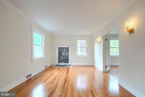Living - 3723 Frankford Ave, Baltimore, MD 21206 photo 2 of 3