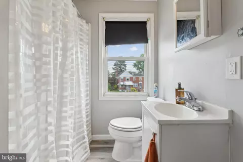 Bath - 558 Lucia Ave, Baltimore, MD 21229 photo 1 of 1