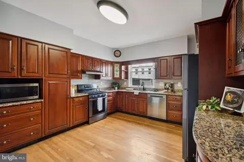 Kitchen - 5 N Potomac, Baltimore, MD 21224 photo 3 of 4