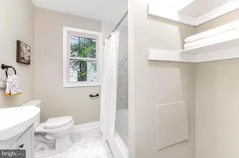 Bath - 5611 Pilgrim Rd, Baltimore, MD 21214 photo 2 of 6