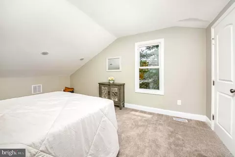 Bedroom - 5611 Pilgrim Rd, Baltimore, MD 21214 photo 4 of 5