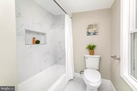 Bath - 5611 Pilgrim Rd, Baltimore, MD 21214 photo 4 of 6