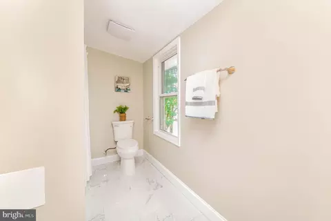 Bath - 5611 Pilgrim Rd, Baltimore, MD 21214 photo 3 of 6