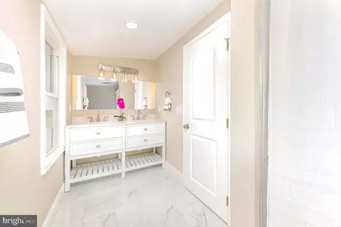 Entry Way - 5611 Pilgrim Rd, Baltimore, MD 21214 photo 2 of 2