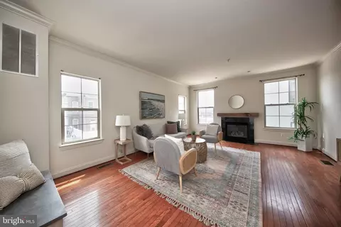 Living - 3911 Fleet St, Baltimore, MD 21224 photo 2 of 7