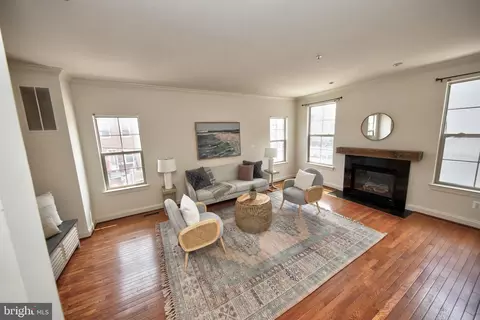 Living - 3911 Fleet St, Baltimore, MD 21224 photo 1 of 7