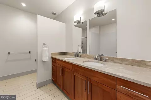 Bath - 1200 Steuart St #912, Baltimore, MD 21230 photo 2 of 4