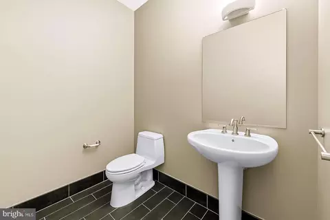 Bath - 1200 Steuart St #912, Baltimore, MD 21230 photo 1 of 4