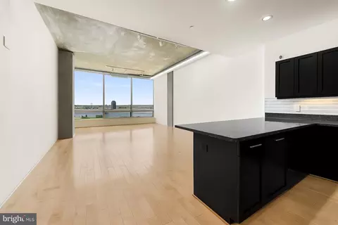 Living - 1200 Steuart St #912, Baltimore, MD 21230 photo 4 of 9