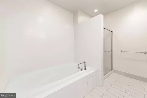 Bath - 1200 Steuart St #912, Baltimore, MD 21230 photo 3 of 4