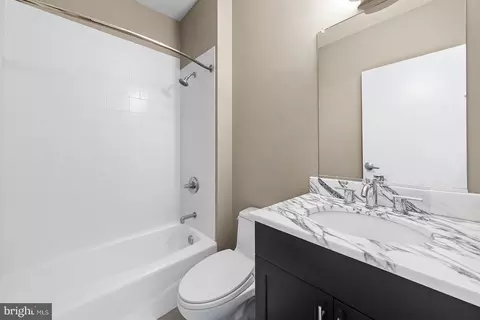 Bath - 1200 Steuart St #912, Baltimore, MD 21230 photo 4 of 4
