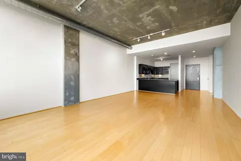 Living - 1200 Steuart St #912, Baltimore, MD 21230 photo 3 of 9