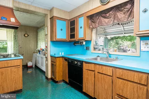 Kitchen - 1916 Cedric Rd, Baltimore, MD 21216 photo 2 of 2