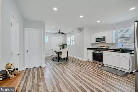Entry Way - 2906 Berwick Ave, Baltimore, MD 21234 photo 5 of 18