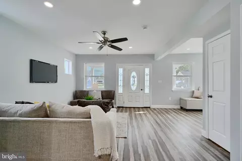 Entry Way - 2906 Berwick Ave, Baltimore, MD 21234 photo 4 of 18