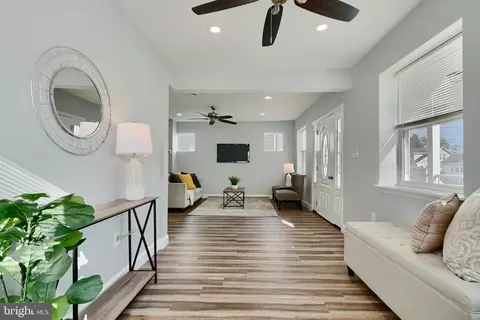 Entry Way - 2906 Berwick Ave, Baltimore, MD 21234 photo 2 of 18