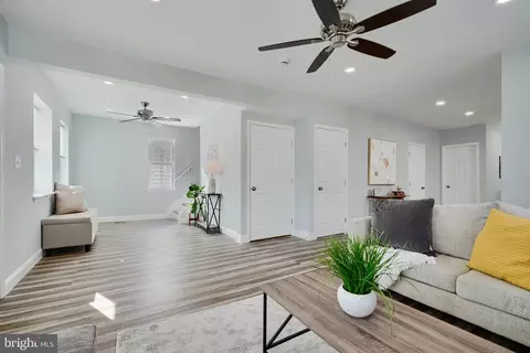 Entry Way - 2906 Berwick Ave, Baltimore, MD 21234 photo 3 of 18