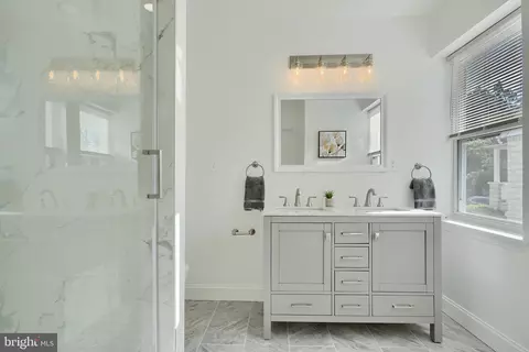 Bath - 2906 Berwick Ave, Baltimore, MD 21234 photo 2 of 6
