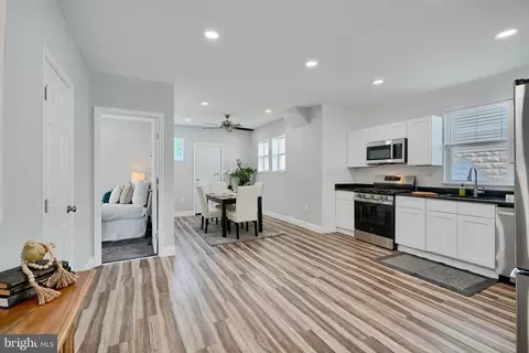 Entry Way - 2906 Berwick Ave, Baltimore, MD 21234 photo 6 of 18