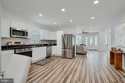 Entry Way - 2906 Berwick Ave, Baltimore, MD 21234 photo 8 of 18