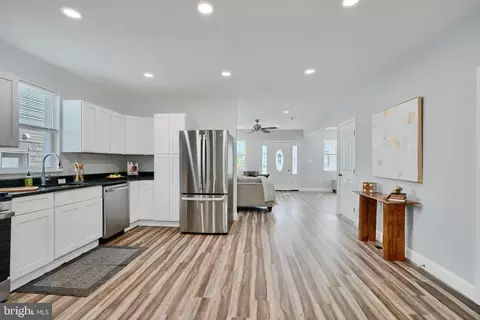 Entry Way - 2906 Berwick Ave, Baltimore, MD 21234 photo 7 of 18