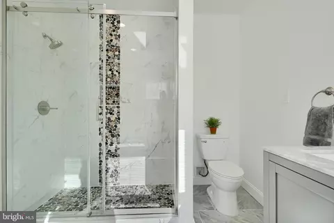 Bath - 2906 Berwick Ave, Baltimore, MD 21234 photo 3 of 6