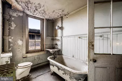 Bath - 919 N Calvert St, Baltimore, MD 21202 photo 6 of 6