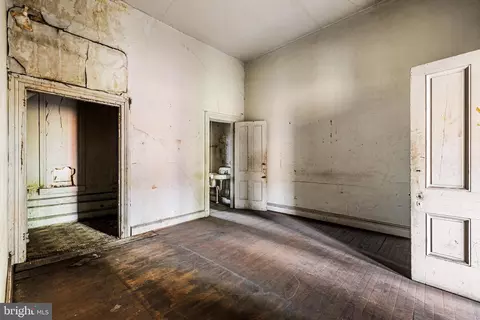 Bedroom - 919 N Calvert St, Baltimore, MD 21202 photo 5 of 14