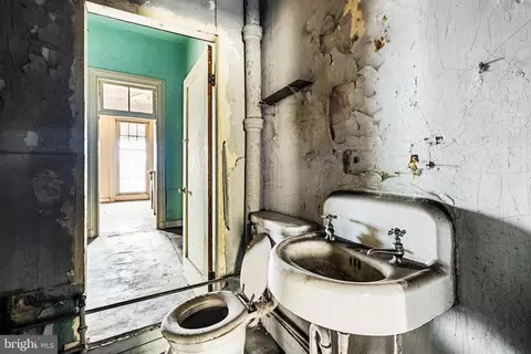 Bath - 919 N Calvert St, Baltimore, MD 21202 photo 4 of 6