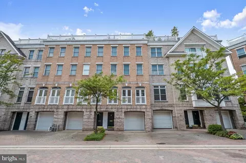 1252 Harbor Island Walk, Baltimore, MD 21230