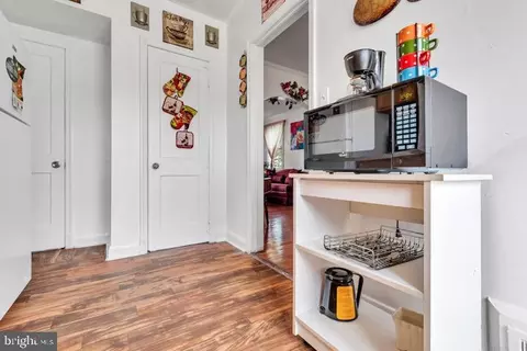 Entry Way - 904 Evesham Ave, Baltimore, MD 21212 photo 3 of 4