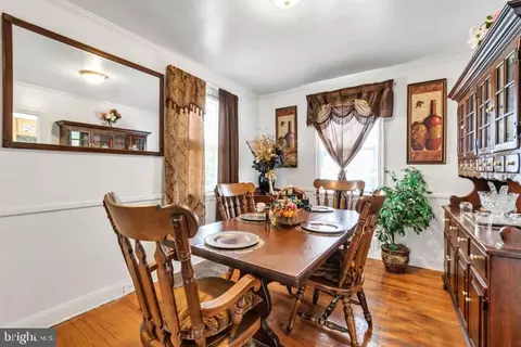 Dining - 904 Evesham Ave, Baltimore, MD 21212 photo 2 of 2