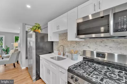 Kitchen - 3821 Lyndale Ave, Baltimore, MD 21213 photo 3 of 5