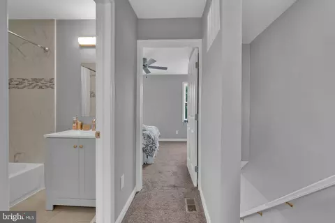 Entry Way - 3821 Lyndale Ave, Baltimore, MD 21213 photo 4 of 4