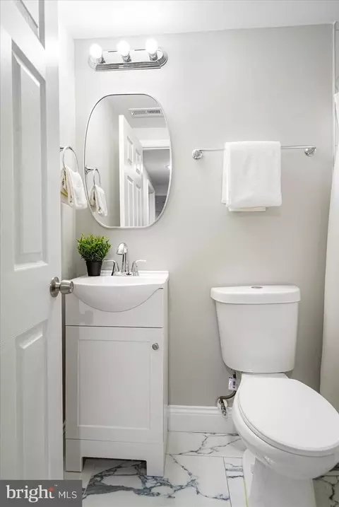 Bath - 3920 Mortimer Ave, Baltimore, MD 21215 photo 1 of 5