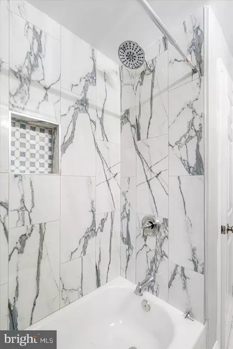 Bath - 3920 Mortimer Ave, Baltimore, MD 21215 photo 4 of 5