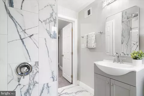 Bath - 3920 Mortimer Ave, Baltimore, MD 21215 photo 5 of 5
