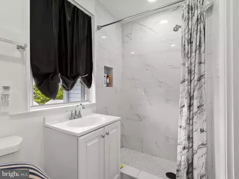 Bath - 4511 Powell Ave, Baltimore, MD 21206 photo 4 of 4