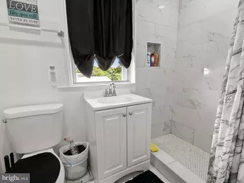 Bath - 4511 Powell Ave, Baltimore, MD 21206 photo 3 of 4