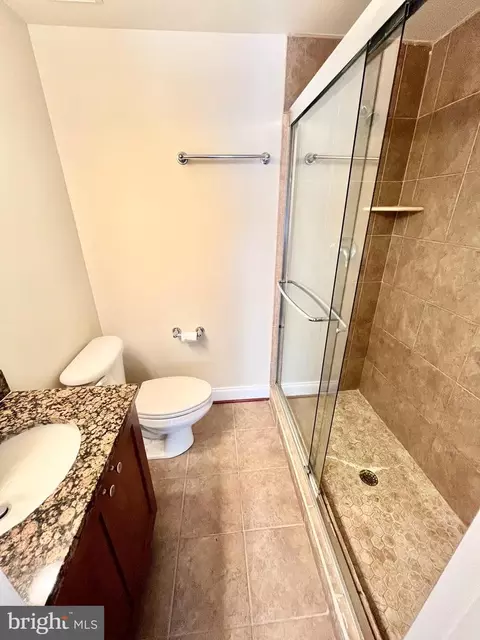 Bath - 219 S Regester St, Baltimore, MD 21231 photo 4 of 5