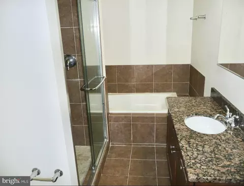 Bath - 219 S Regester St, Baltimore, MD 21231 photo 2 of 5