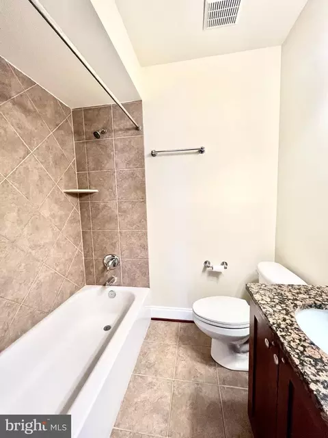 Bath - 219 S Regester St, Baltimore, MD 21231 photo 3 of 5