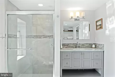Bath - 425 E Lanvale St, Baltimore, MD 21202 photo 2 of 4