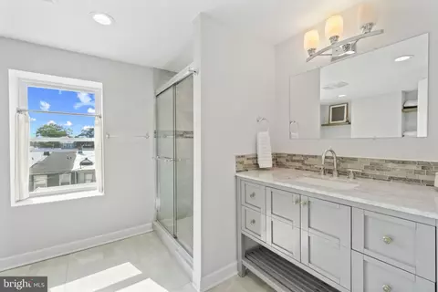 Bath - 425 E Lanvale St, Baltimore, MD 21202 photo 3 of 4